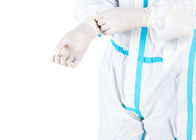 Άσπρος Microporous ιατρικός τρίβει τη μίας χρήσης φόρμα κοστουμιών με τα αντι κοστούμια ιών κουκουλών